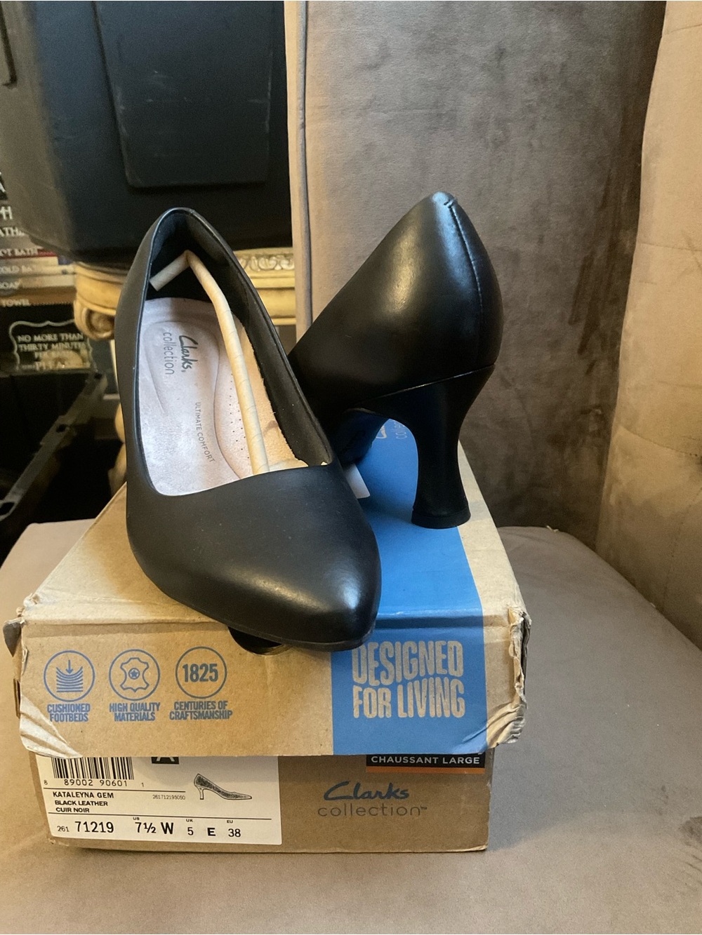 Clarks Black Classic Pointed-Toe Mid Heels